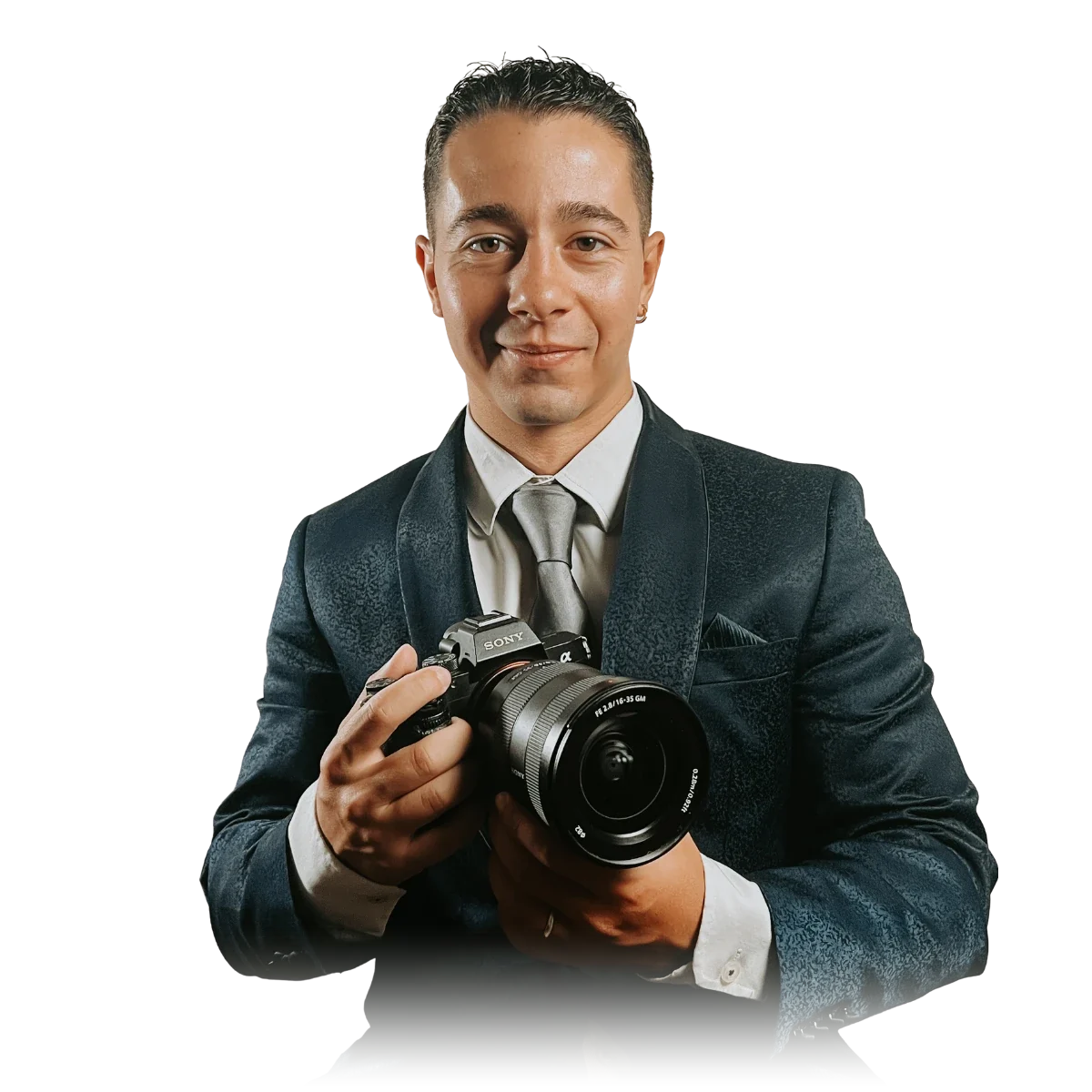 Ritratto di Yuri Cannas con la sua macchina fotografica